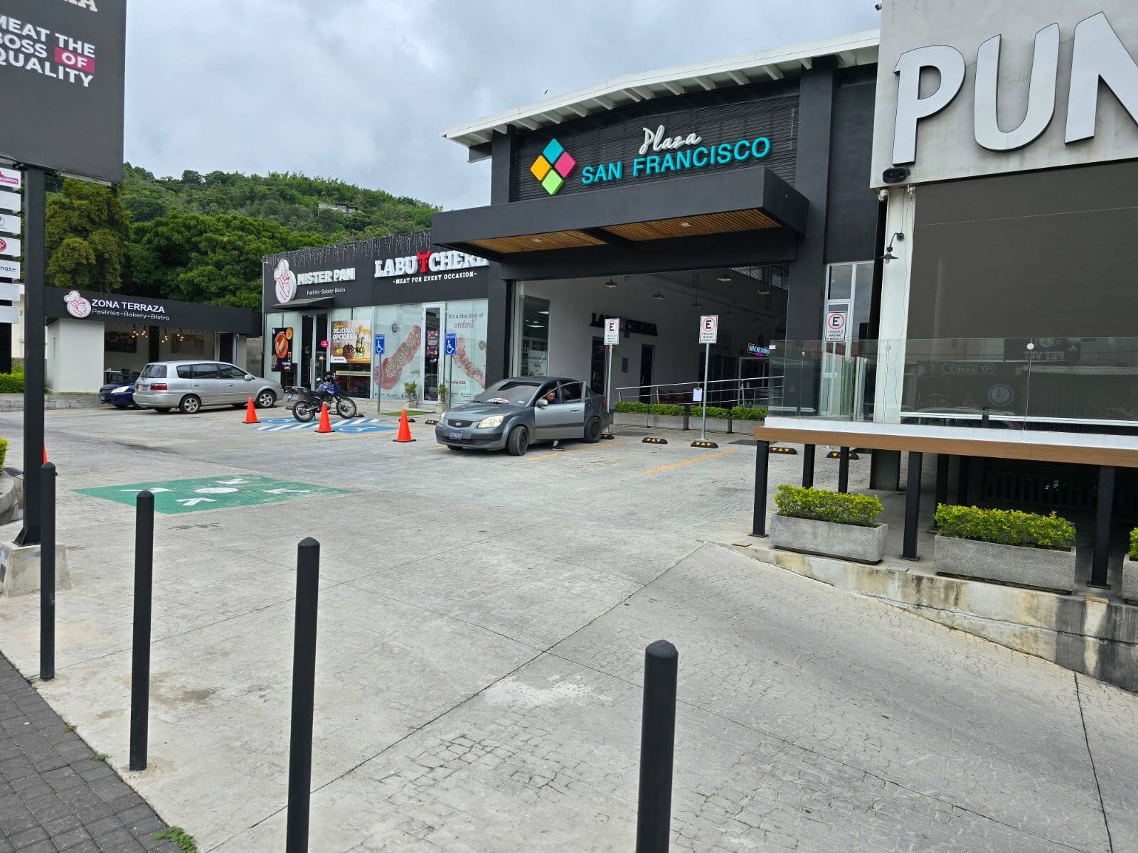 #100 - Locales, Oficinas y Bodegas para Alquiler en San Salvador - San Salvador