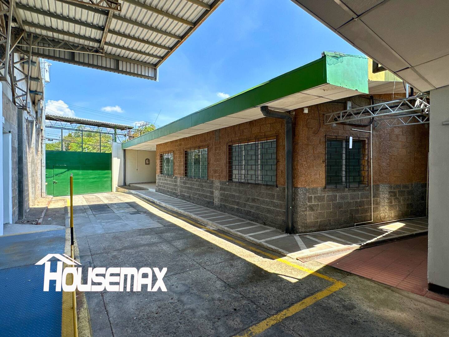 #152 - Locales, Oficinas y Bodegas para Venta en Santo Tomás - San Salvador