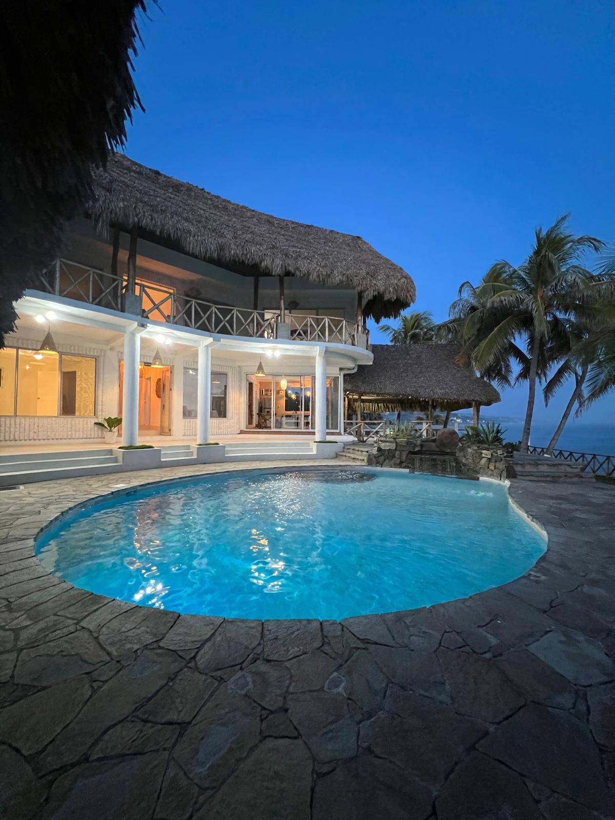#215 - Complejos y Hoteles de Playa para Venta en Tamanique - La Libertad