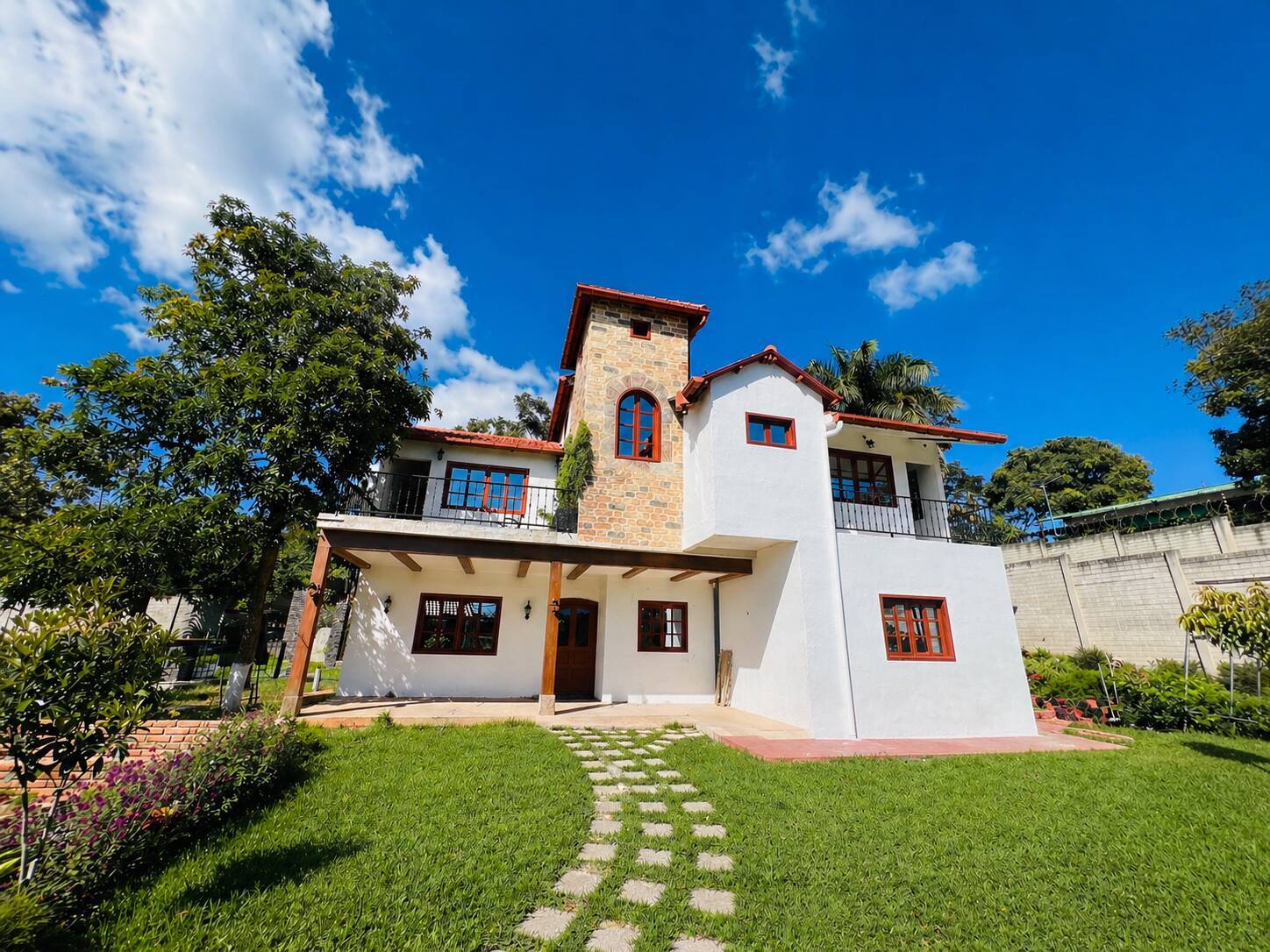 #228 - Casa y Residencia para Alquiler en Santa Tecla - La Libertad