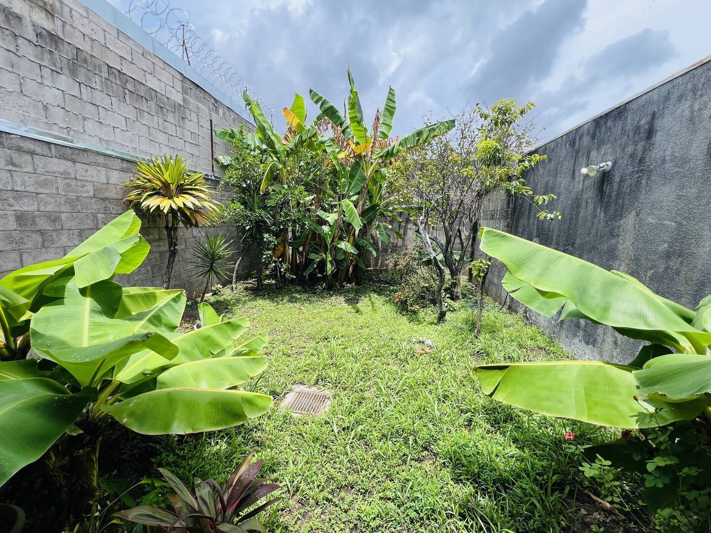 #243 - Casa y Residencia para Venta en Santa Tecla - La Libertad