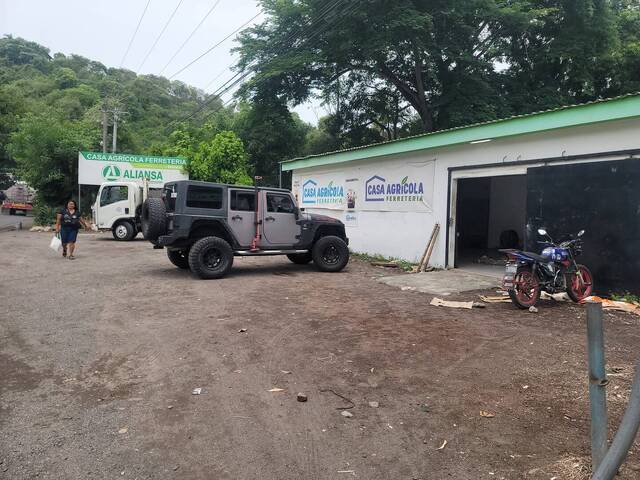 #241 - Locales, Oficinas y Bodegas para Alquiler en La Libertad - La Libertad - 2