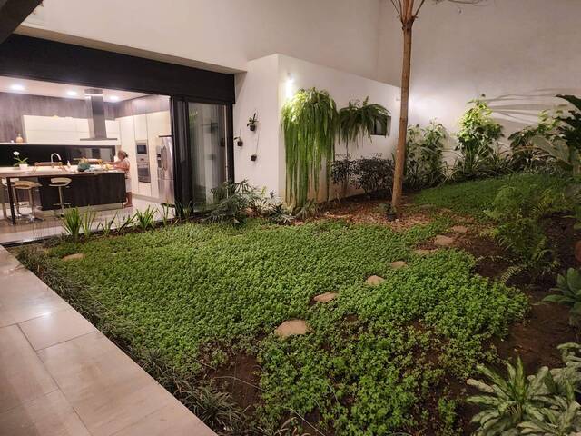 Casa y Residencia para Venta en Zaragoza - 2